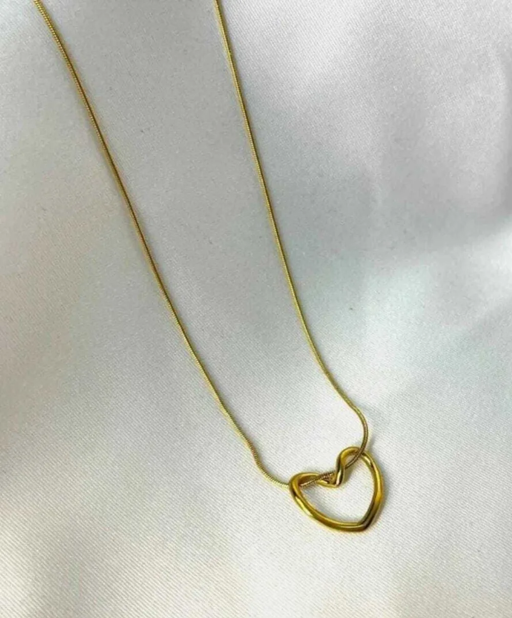 Minimalist Hollow Butterfly Pendant Sleek Snake Chain Necklace Gold-plated Plated Alloy Necklace photo 1